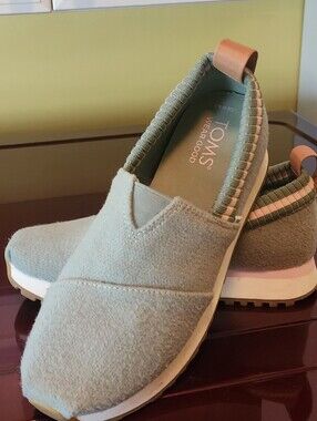 Toms Wear Good  / Shoes Women's Size 5.5 /  GUC